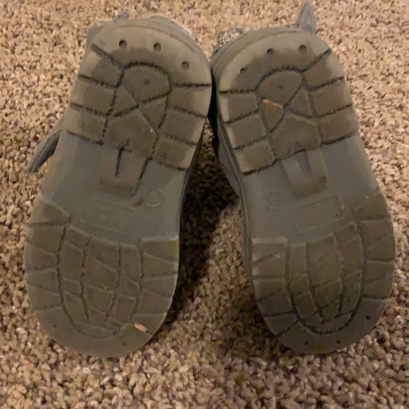 Like new toddler size 8 BeBe fur boots - Picture 3 of 5